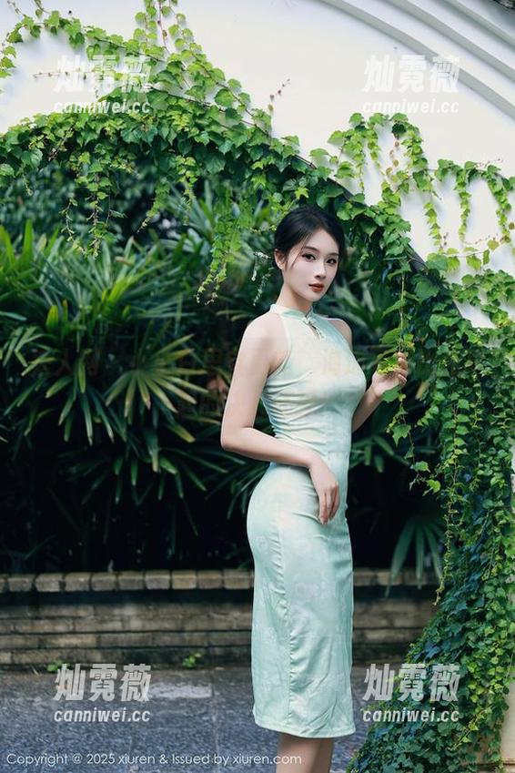 秀人网 - 小小白思宜更新，海边写真比我早起的决心还强！