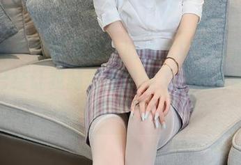 秀人网 - 精选套图：晗大大Via，你这连衣裙已经让我脑袋里冒烟了，还有哪条还没试？