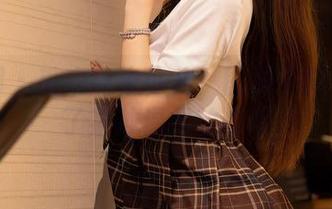 秀人网 - 毛衣与朱可儿：图集中似乎蕴藏了某种温柔的游戏