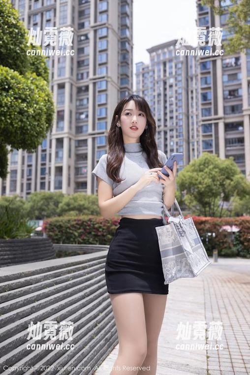 秀人网 - 换个角度看白丝，白兔西希无圣光图包奇遇记！