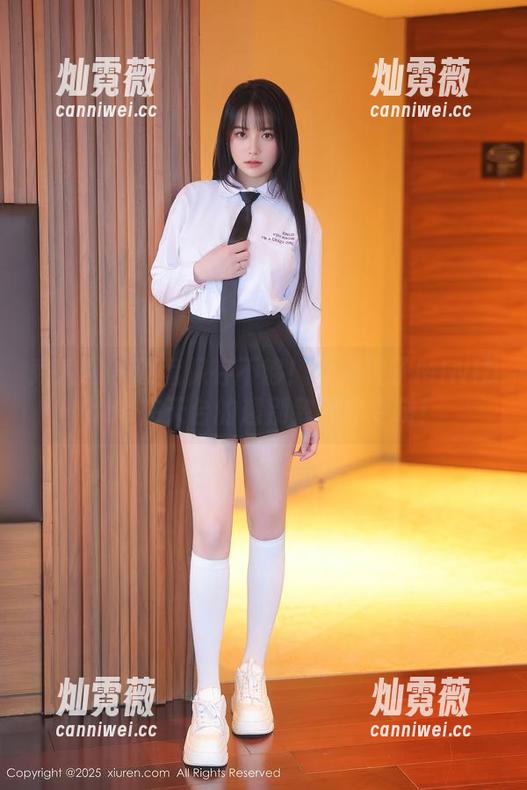 秀人网 - 硬盘保存不够！看糯美子MINIbabe在天台的超别致网盘专辑！
