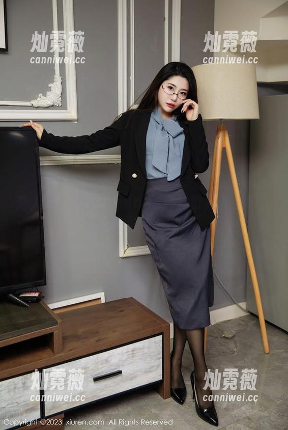 秀人网 - 糯美子mini的黑丝肚兜儿来啦！免费美图要不停歇。