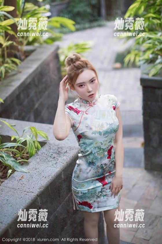 秀人网 - 高清写真集，肉晴MINI在教室里的一切细节
