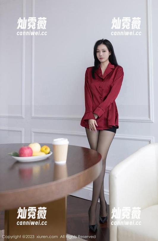 秀人网 - 谢小蒽的天台高清作品集，就像一杯清晨的咖啡，触动心底的某种期待