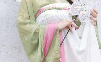 秀人网 - 妖娆与纯真交错，陈雅漫VICKY的免费写真让“少女”氛围扑面而来。