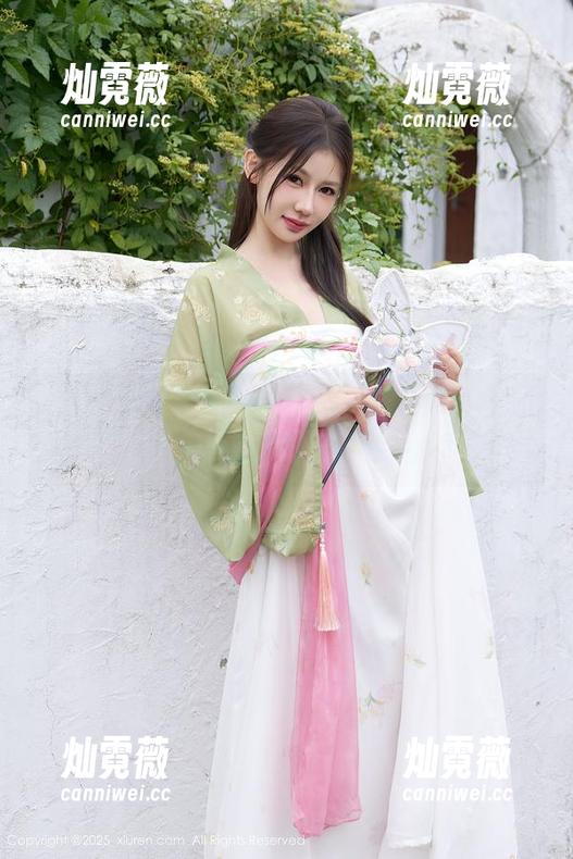 秀人网 - 妖娆与纯真交错，陈雅漫VICKY的免费写真让“少女”氛围扑面而来。