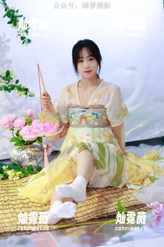 绮梦摄影 - 幼幼的高清泳装，清澈到能当镜子用的图片！