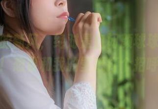 美图界的新风，绝对是自闭颜球球的昭和太太！想要和我的壁纸打个招呼吗？