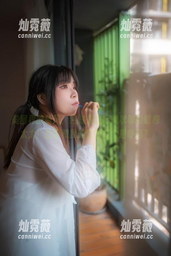 美图界的新风，绝对是自闭颜球球的昭和太太！想要和我的壁纸打个招呼吗？