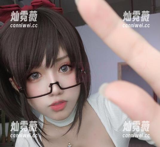 芊川一笑MNK的全套写真，2B黑花嫁，惹人瞩目，真想看更多。