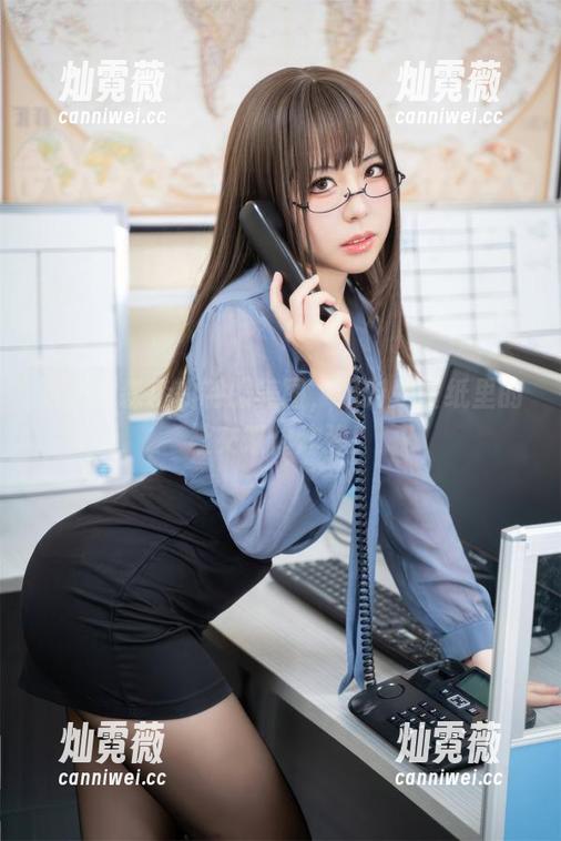 这组虎森森的制服美图，绝对是壁纸里的社交媒体炸弹！
