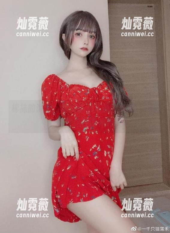 棉袜的诱惑，超级小禾儿最新美图，你真能抗住这种眼神吗？