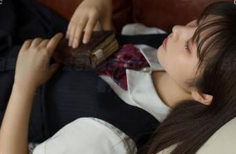 镜酱的图集又来了，爱宕就像那种爱不释手的甜点，总让人想多看几眼。