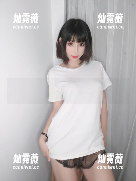 夏日炎炎，却无法抗拒雯粥粥i的写真，就像冰淇淋见到太阳