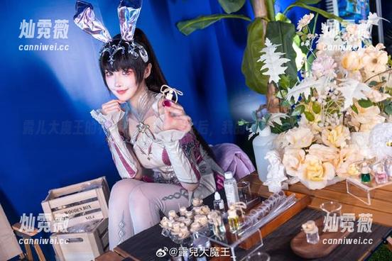 露儿大魔王的礼服原图，分享完后，我的手机是不是得瘦瘦身？