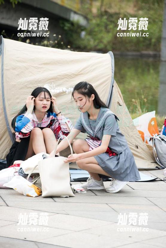 魔镜街拍 - 今天的营销秘诀：萌宝儿在商业广场的包臀裙里演绎的哈哈镜狂想，免费送你美图一组！
