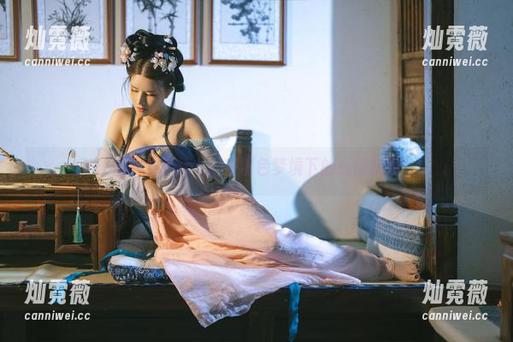 鹿八岁baby：在粉色梦境下的高清簇拥