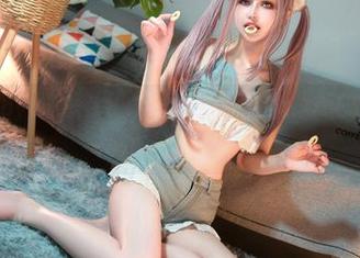 鹿八岁baby说“丝袜才是灵魂。”这组写真给我上了堂生动的课！